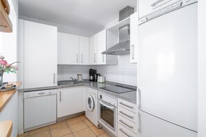 Fridge, microwave, oven, coffee/tea maker - Tamango Hill Alcazaba B by Casasol (Torrox)