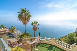 Outdoor dining - Tamango Hill Alcazaba B by Casasol (Torrox)