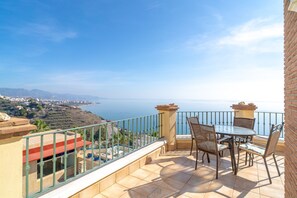 Unclassified image, 3 of 29, button