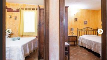 2 bedrooms, iron/ironing board, free WiFi, bed sheets