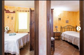 2 chambres, fer et planche à repasser, Wi-Fi gratuit, draps fournis