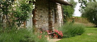 Tuscan house in idyllic scenic tranquility in hills between Lucca and sea WiFi  