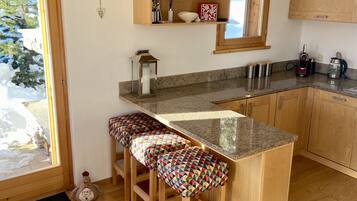 KĂŒhlschrank, Mikrowelle, Ofen, Herdplatte