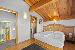 3 室のベッドルーム、アイロン / アイロン台、WiFi (無料)、ベッドシーツ