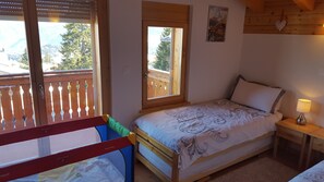 3 室のベッドルーム、アイロン / アイロン台、WiFi (無料)、ベッドシーツ