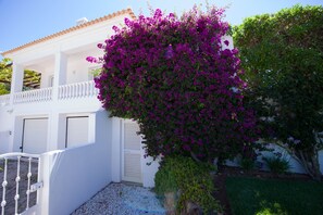 Property grounds - Private, 5 bedroom, 6 bathroom villa with views of sea and nature reserve. (Guia)