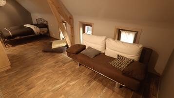 4 bedrooms, iron/ironing board, travel cot, free WiFi