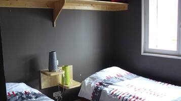 8 camere, ferro/asse da stiro