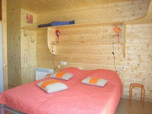 8 室のベッドルーム、アイロン / アイロン台