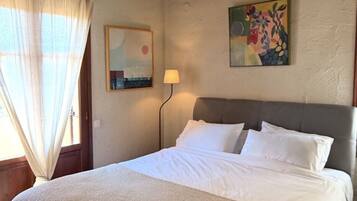 1 bedroom, in-room safe, desk, iron/ironing board