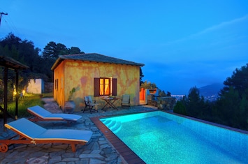 Villa Kentavros: The front terrace
