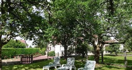 In the heart of Normandy, 10 minutes from Bagnoles de l'Orne. WIFI . Linen