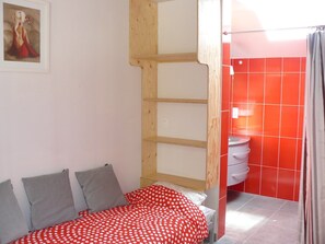 10 bedrooms, iron/ironing board, wheelchair access - Character cottage in Bay of Mont-Saint-Michel - for 22-32 pers (Saint-Martin-Des-Champs)