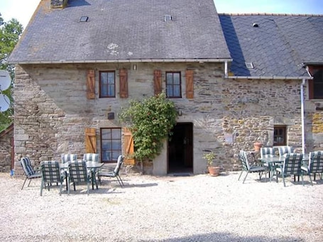 Exterior. Le Cosquer farm