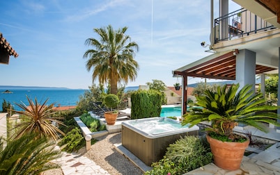 5 star Luxury villa,Amazing views, 50m from the beach ,heated pool,jacuzzi