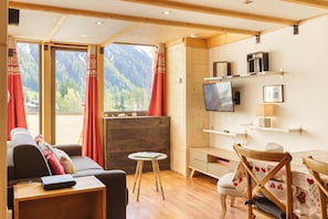 Flat-screen TV - Résidence Grand Roc - Campanules 311, Argentière (Chamonix), France (Argentière (Chamonix))