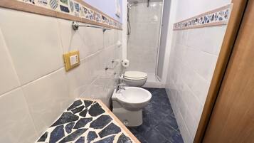 Dusche, Haartrockner, Bidet