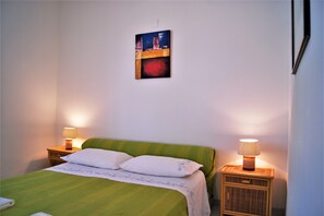 2 chambres, fer et planche à repasser, lit parapluie, Wi-Fi