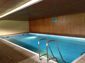 Indoor pool - Apartment for 1-4 pers., 1 sep. Bedroom, large balcony, indoor pool, sauna in the house (Grassau)