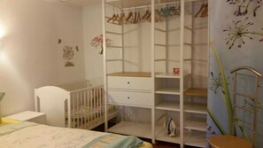 1 bedroom, travel cot, bed sheets