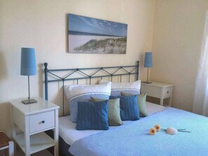 4 bedrooms, travel crib, free WiFi