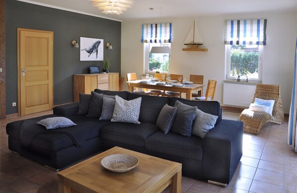 TV, fireplace, DVD player, stereo