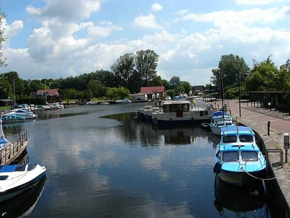 Unclassified image, 1 of 8, button