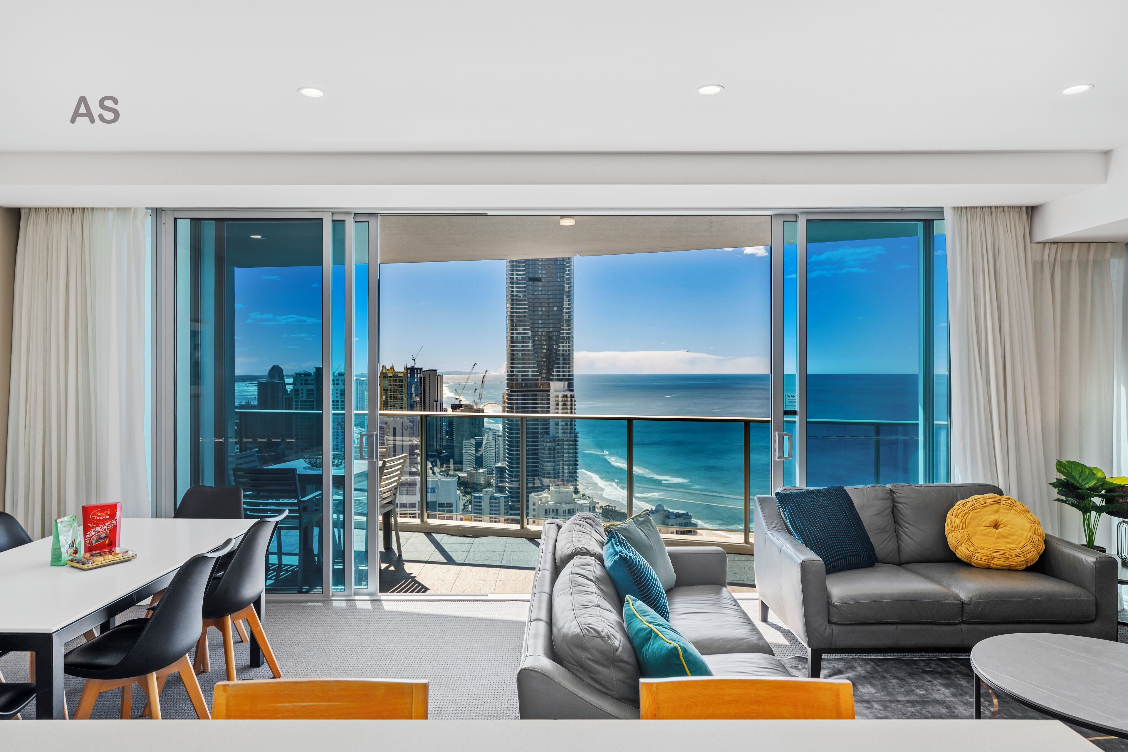 Familieleilighet, 2 soverom, tilgjengelighetstilpasset, havutsikt | Oppholdsområde | TV og DVD-spiller