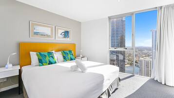 ดีลักซ์อพาร์ทเมนท์, 2 ห้องนอน, พร้อมสิ่งอำนวยความสะดวกสำหรับผู้พิการ, วิวทะเล | 2 ห้องนอน, ห้องพักตกแต่งอย่างมีเอกลักษณ์, ตกแต่งพิเศษโดยเฉพาะ, โต๊ะทำงาน