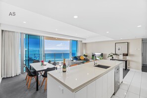Lvl 39 (Above Hilton) - 2 Bedrooms, Accessible, Ocean View | Private kitchen | Fridge, microwave, oven, stovetop