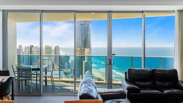 Lvl 39 (Above Hilton) - 2 Bedrooms, Accessible, Ocean View | Beach/ocean view