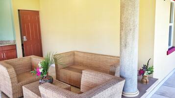 Deluxe House, Multiple Bedrooms, Non Smoking | Teres/patio