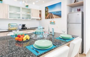 Fridge, microwave, stovetop, dishwasher - Lovely apartment in Calahonda (Calahonda)