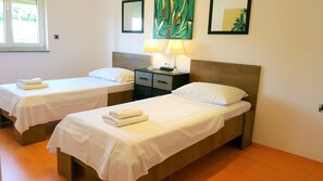 3 soverom, strykejern/-brett, wi-fi (inkludert) og sengetøy