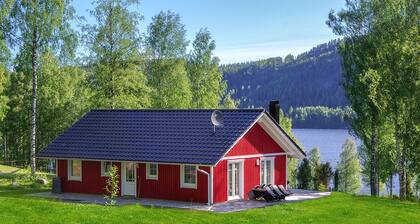 exklusivt svenskt hus på ett toppläge vid sjön Rottnansee med egen strandlinje