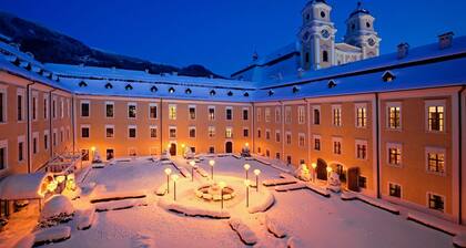 Schloss Mondsee bei Salzburg mit Seeblick