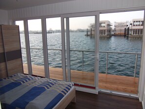 2 bedrooms, iron/ironing board, free WiFi - Luxury apartment in a floating house (Kappeln)