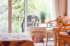 Unclassified image, 5 of 18, button