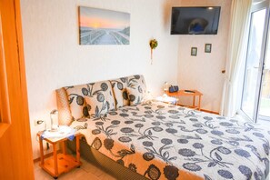 Unclassified image, 3 of 18, button