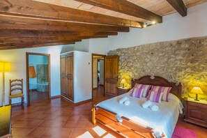 5 Schlafzimmer, Bügeleisen/Bügelbrett, kostenloses WLAN, Bettwäsche