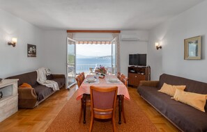 TV - Stunning apartment in Kraljevica (Kraljevica)