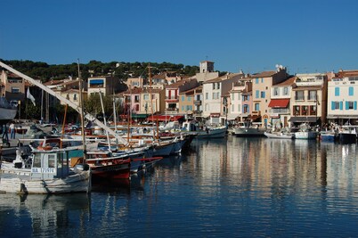 Apartment in villa with pool, oasis of relaxation, view of mountains, quiet on the edge of the village.