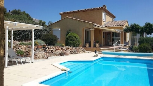 Apartment in villa with pool, oasis of relaxation, view of mountains