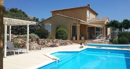 Apartment in villa with pool, oasis of relaxation, view of mountains