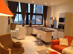 TV, DVD player, books, video library - In the very heart of Honfleur, 50sq.m of JOY for 2 people (Honfleur)