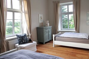 2 bedrooms, free WiFi, bed sheets, wheelchair access