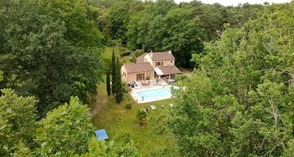 superbe mas parc 2 ha clos, piano à queue, piscine,sauna, ,spa,
maison fraîche