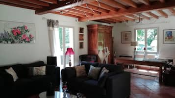 TV, fireplace, DVD player, table football