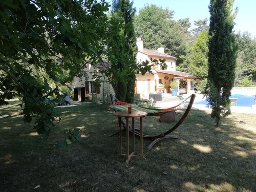 Superb farmhouse, 2 ha enclosed park, grand piano, swimming pool, sauna, spa, fresh house 