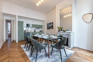 Dining - Sweett | Saint Lazare (Paris)